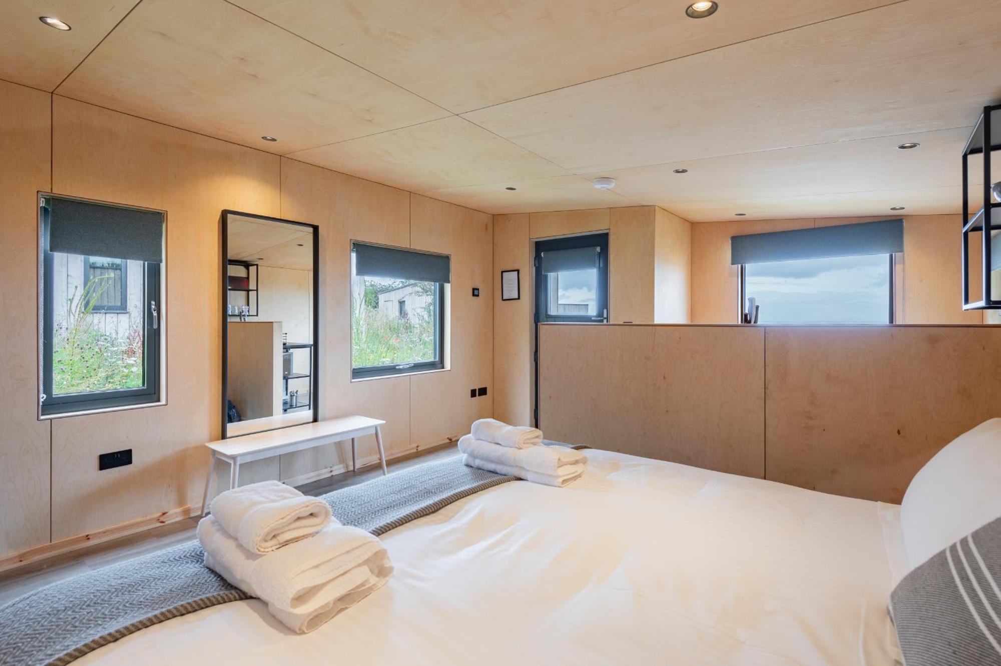Rustic Cabins, Sea Views From Rewilded Farm With Highland Cows 圣安德鲁斯 外观 照片