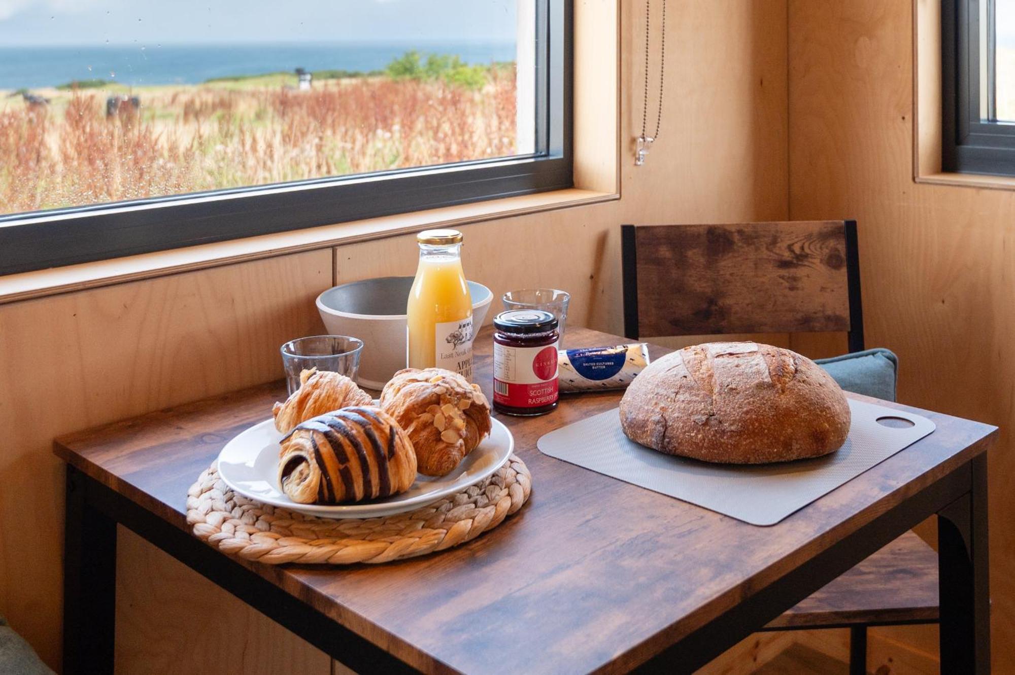 Rustic Cabins, Sea Views From Rewilded Farm With Highland Cows 圣安德鲁斯 外观 照片