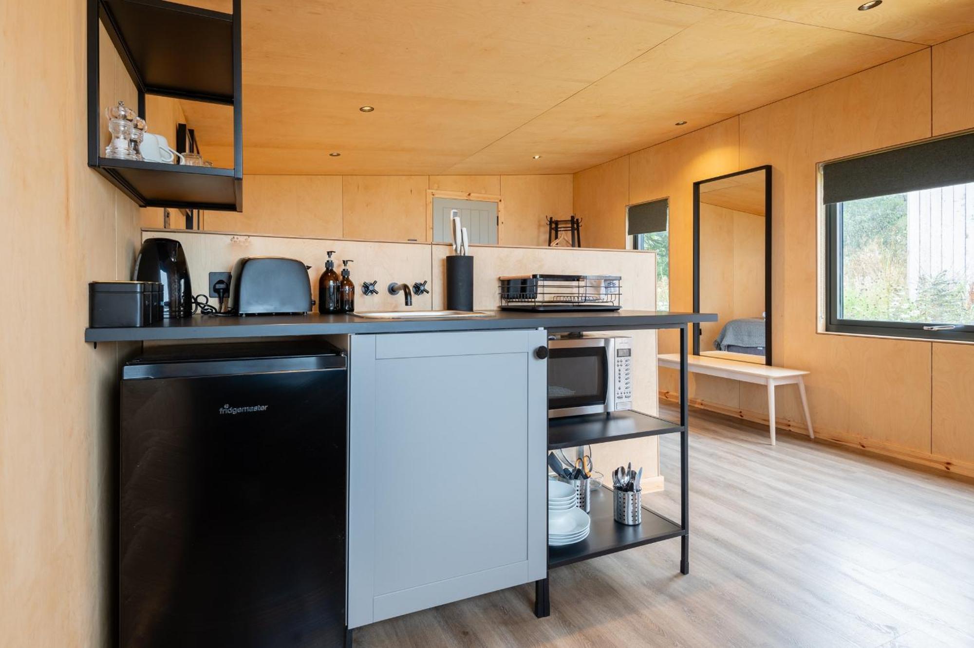 Rustic Cabins, Sea Views From Rewilded Farm With Highland Cows 圣安德鲁斯 外观 照片
